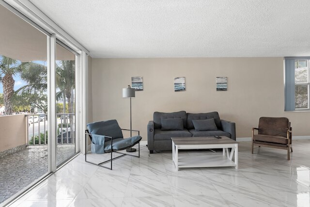 ベイ ハーバー サンセット アパートメント 2A