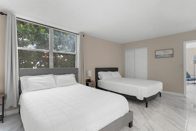 ベイ ハーバー サンセット アパートメント 2A