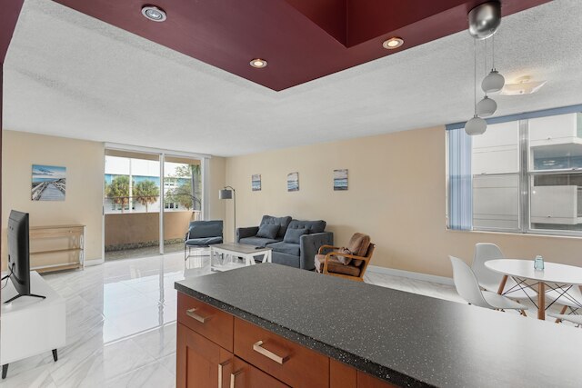 ベイ ハーバー サンセット アパートメント 2A