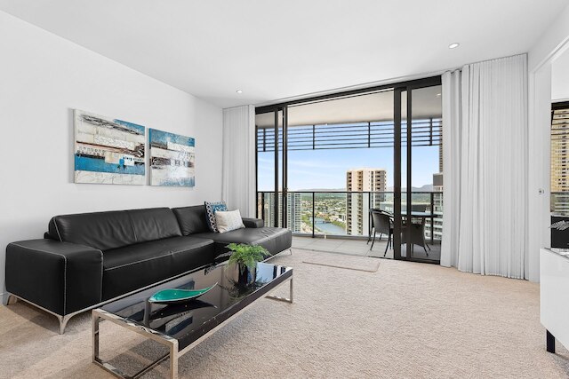 ラグジュアリー スカイ ハイ エスケープ ウィズ オーシャン ビューズ