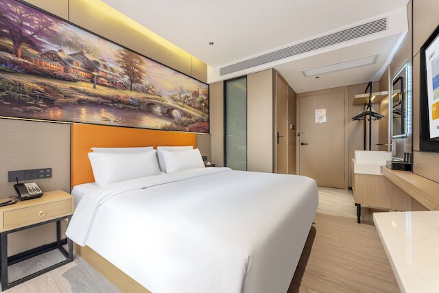 Norman Hotel - Free shuttle service during the Canton Fair in October and November