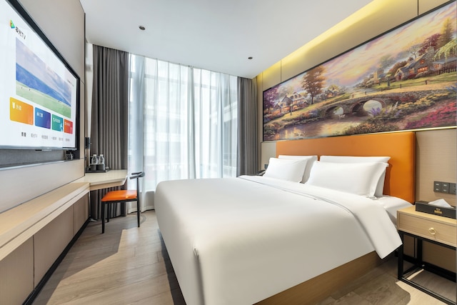 Norman Hotel - Free shuttle service during the Canton Fair in October and November