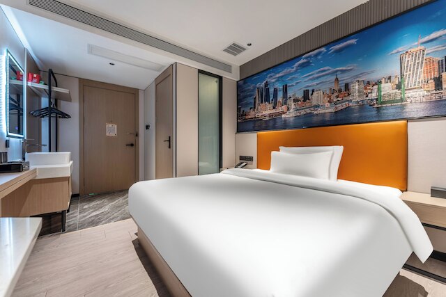 Norman Hotel - Free shuttle service during the Canton Fair in October and November