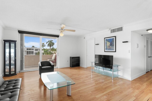 ベイ ハーバー サンセット アパート 2C