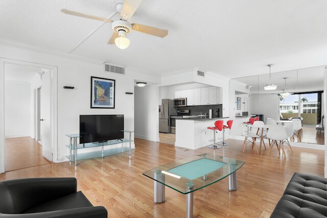 ベイ ハーバー サンセット アパート 2C