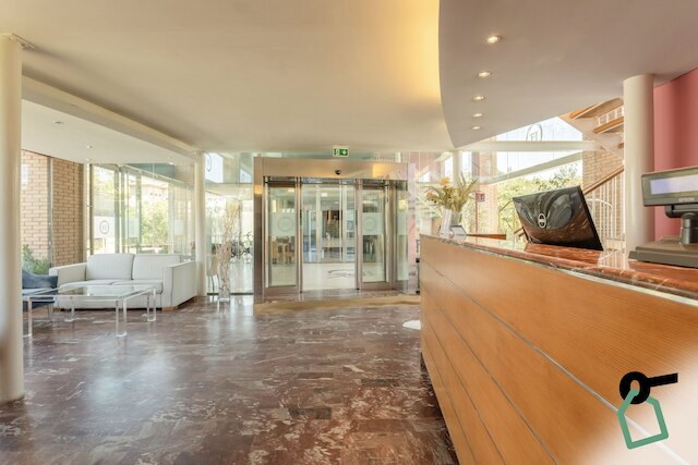 ホティデイ ルーム コレクション - カラムブローネ