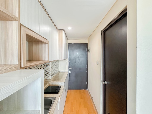 レストフル アンド グッド チョイス スタジオ アット タマンサリ パピリオ アパートメント