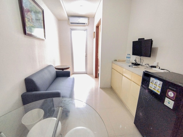 ホーミー アンド プレザント 2ベッドルーム アット パビリオン ペルマタ アパートメント