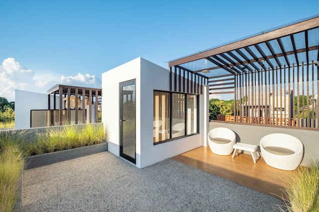 プライベート ヴィラ アイラ 8D 10ミン メラスティビーチ