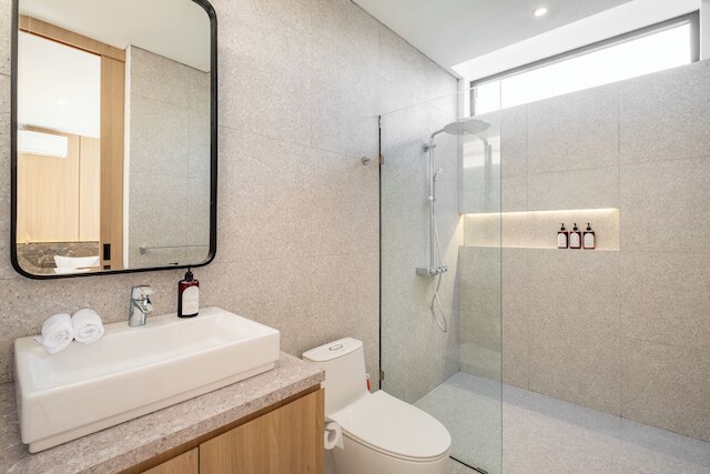 プライベート ヴィラ アイラ 8D 10ミン メラスティビーチ