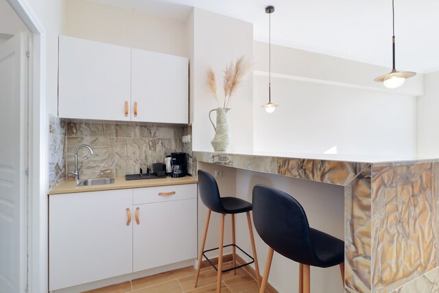 モナスティラキ 507 スーパーホスト ハブ