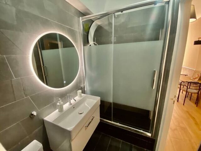 モナスティラキ 306 スーパー ホスト ハブ