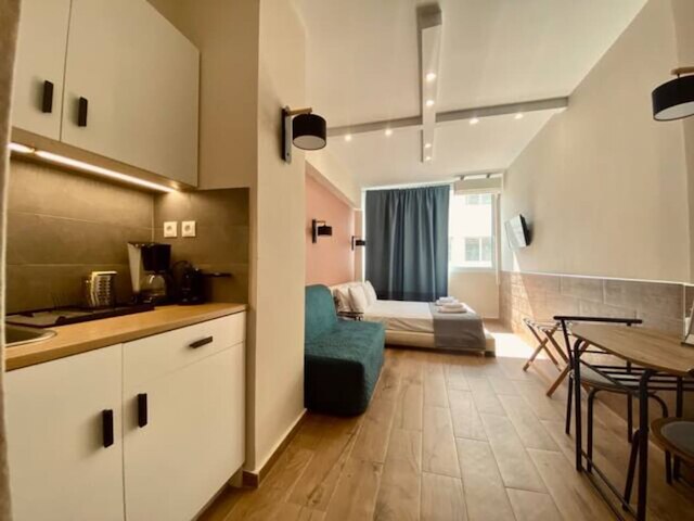 モナスティラキ 306 スーパー ホスト ハブ