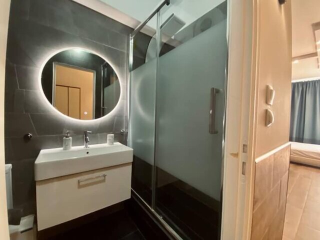 モナスティラキ 306 スーパー ホスト ハブ