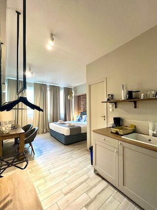 モナスティラキ 312 スーパー ホスト ハブ