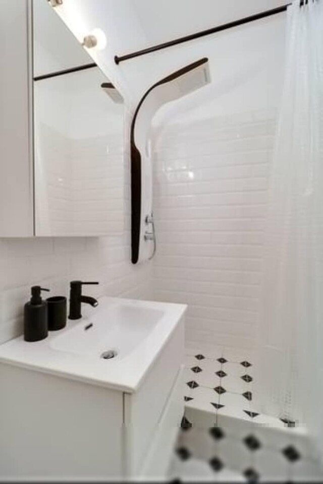 モナスティラキ 506 スーパー ホスト ハブ