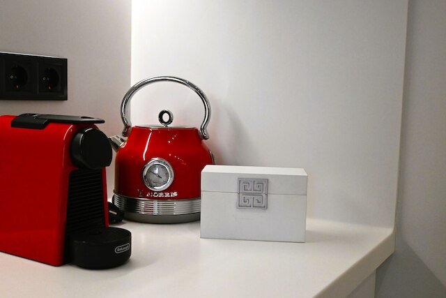 モナスティラキ 513 スーパーホスト ハブ