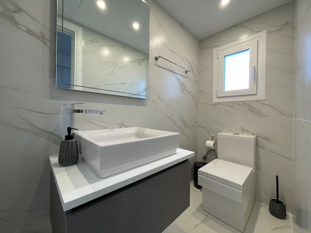 モナスティラキ 513 スーパーホスト ハブ