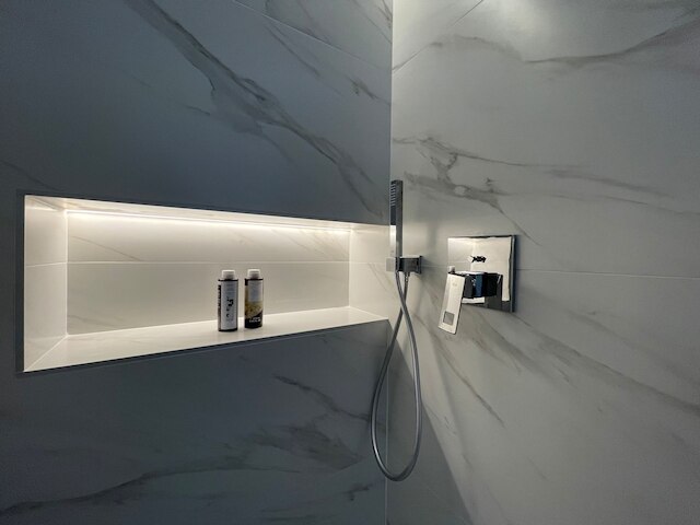 モナスティラキ 513 スーパーホスト ハブ