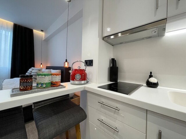 モナスティラキ 513 スーパーホスト ハブ