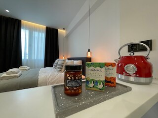 モナスティラキ 513 スーパーホスト ハブ