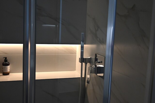 モナスティラキ 513 スーパーホスト ハブ