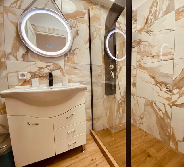 モナスティラキ 503 スーパーホスト ハブ