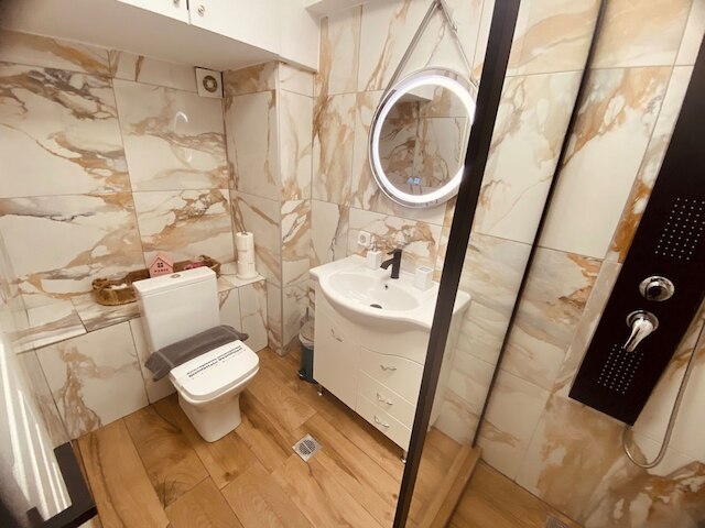 モナスティラキ 503 スーパーホスト ハブ