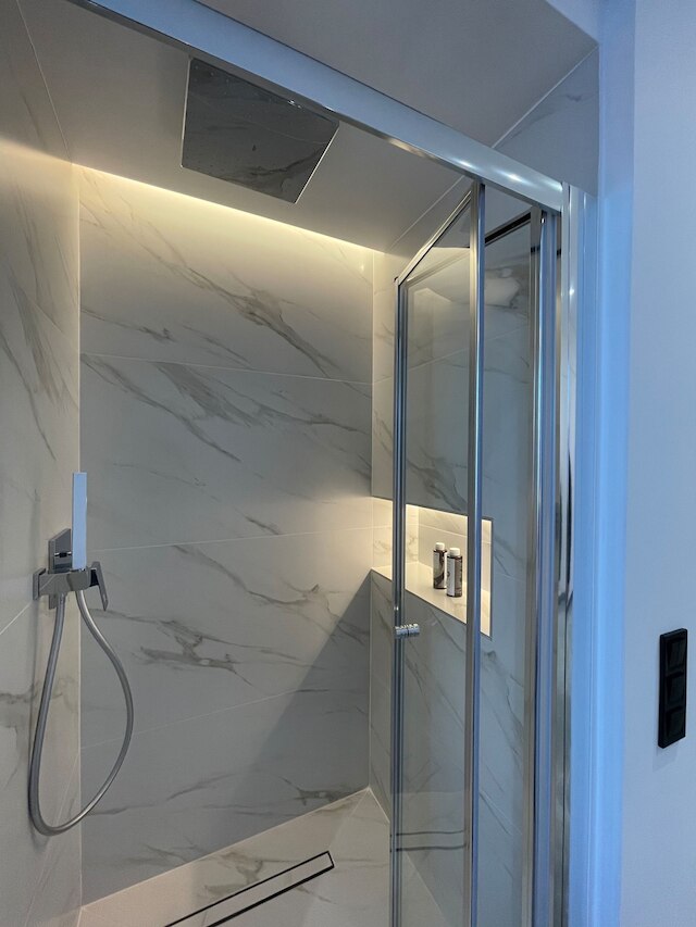 モナスティラキ 512 スーパーホスト ハブ