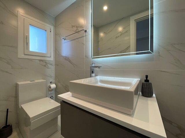 モナスティラキ 512 スーパーホスト ハブ