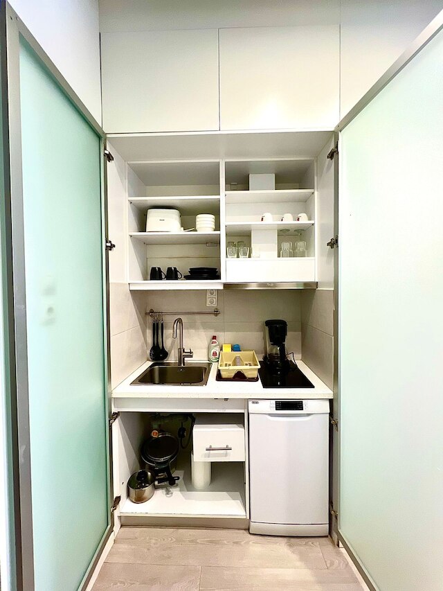 モナスティラキ 106 スーパーホスト ハブ