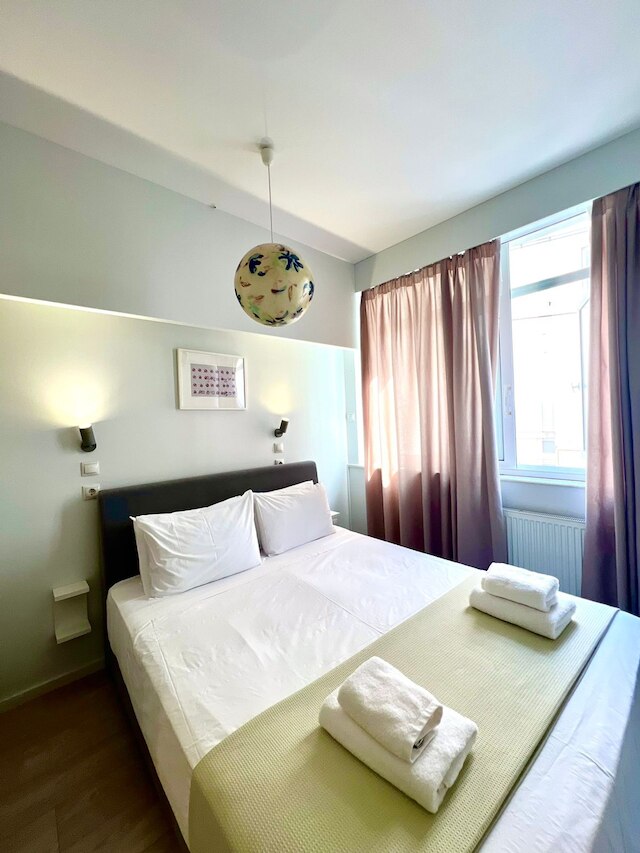 モナスティラキ 106 スーパーホスト ハブ