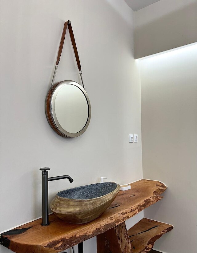 モナスティラキ 308 スーパーホスト ハブ