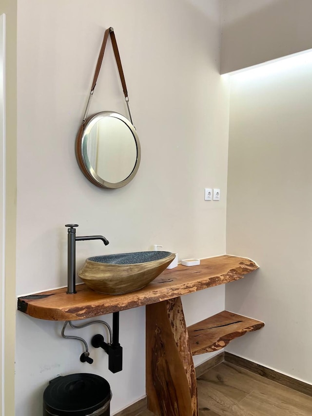 モナスティラキ 308 スーパーホスト ハブ