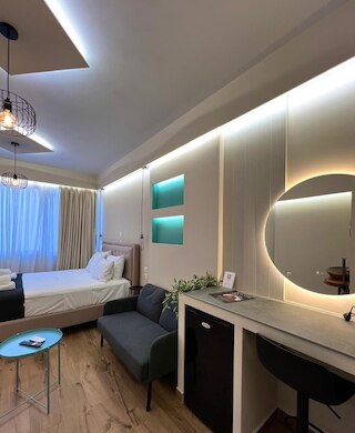 モナスティラキ 308 スーパーホスト ハブ