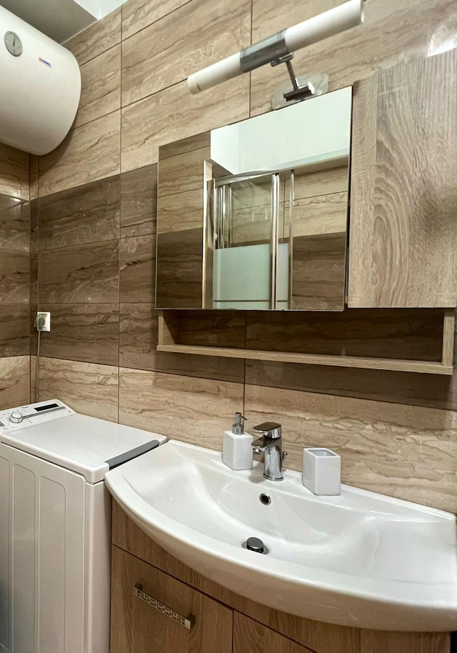 モナスティラキ 103 スーパーホスト ハブ