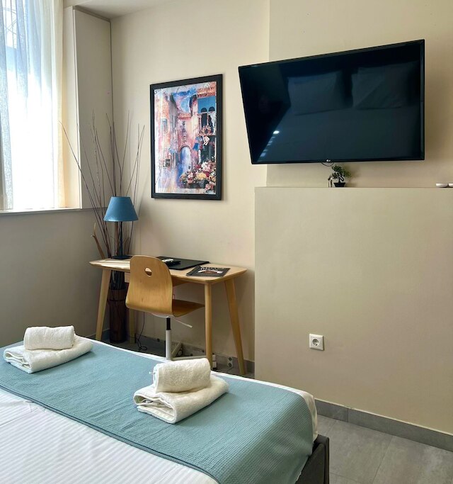 モナスティラキ 103 スーパーホスト ハブ