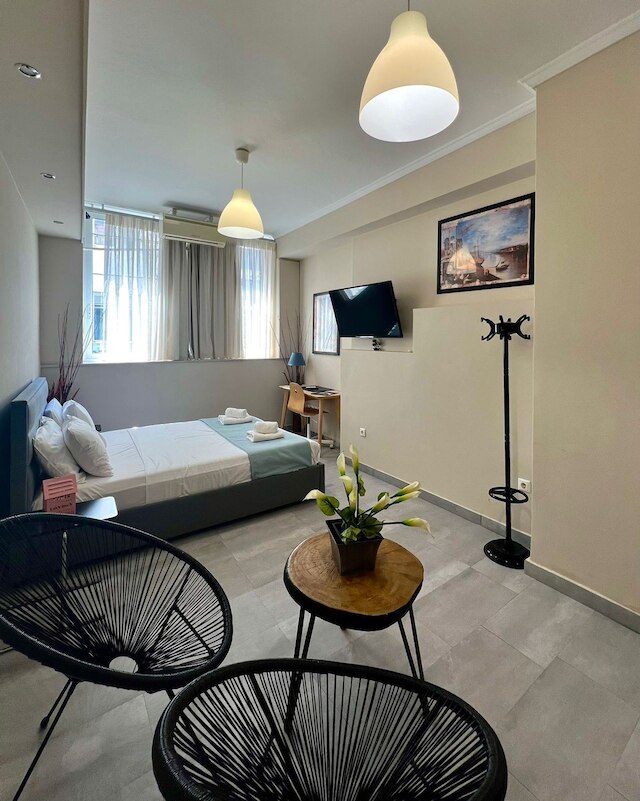 モナスティラキ 103 スーパーホスト ハブ