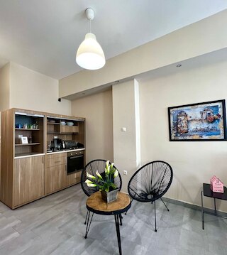 モナスティラキ 103 スーパーホスト ハブ