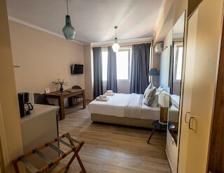 モナスティラキ 309 スーパーホスト ハブ