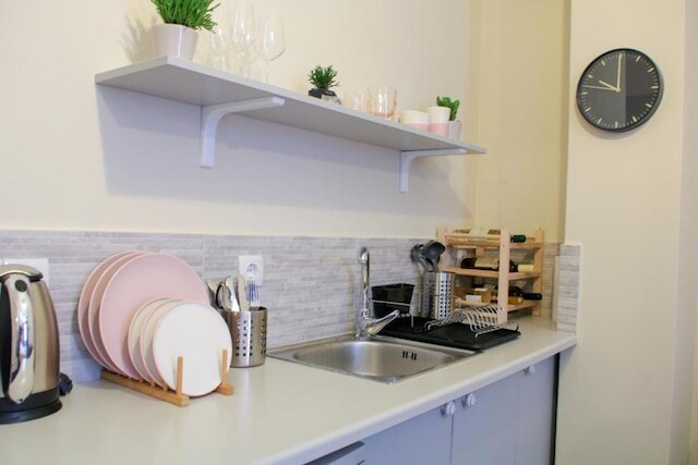 モナスティラキ 309 スーパーホスト ハブ