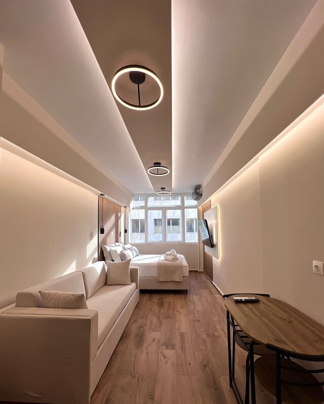 モナスティラキ 304 スーパーホスト ハブ