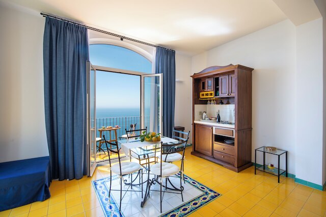 アマルフィ レジデンス