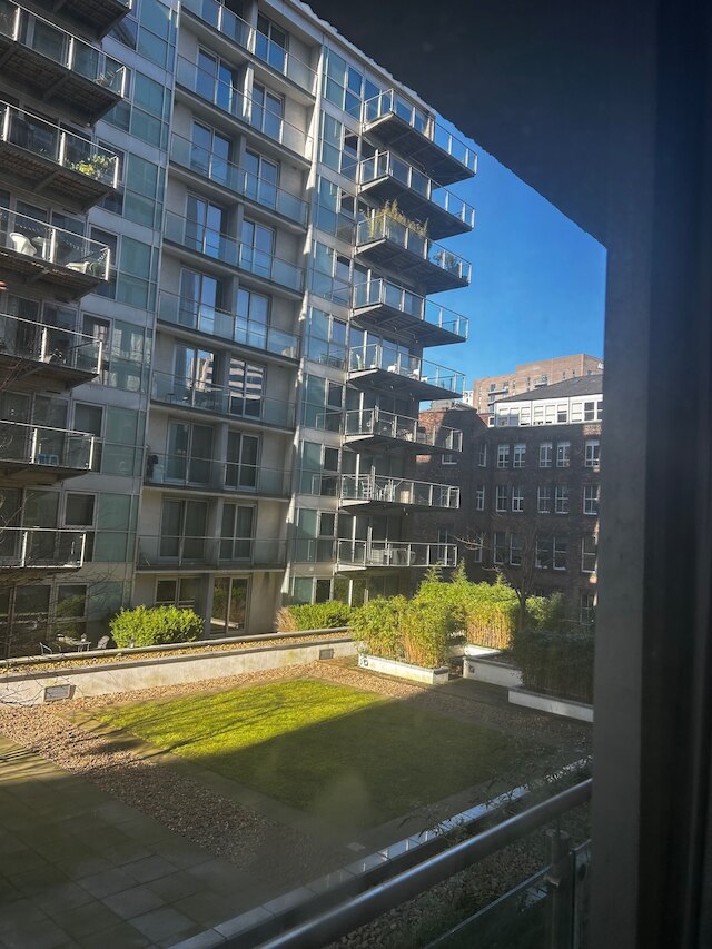 サルフォード ラックス アパートメント