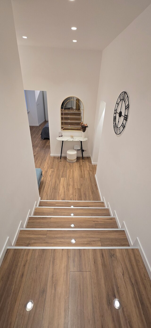 ルームズ アンド コンフォート アパートメント