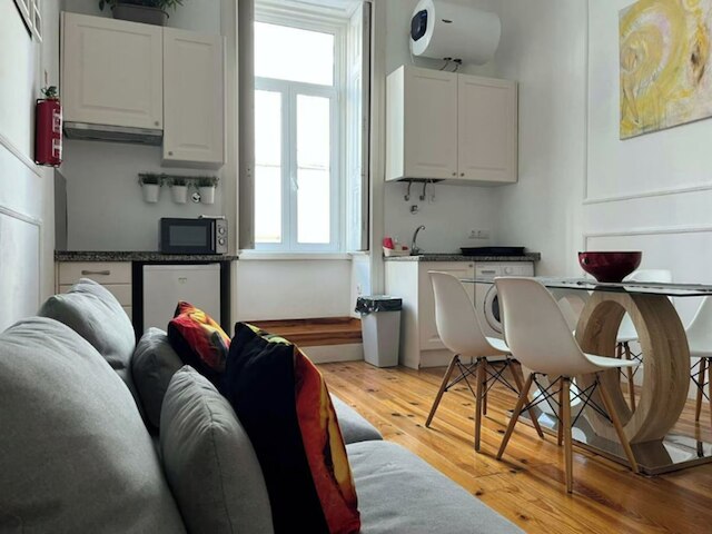 2 ベッドルーム アパートメント ロケーテッド ハート オブ リスボン シティ