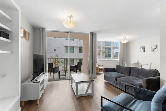 ベイ ハーバー サンセット アパート 3B