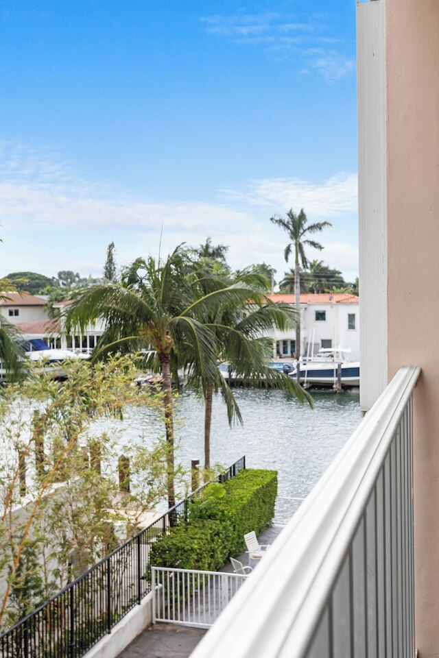 ベイ ハーバー サンセット アパート 3B