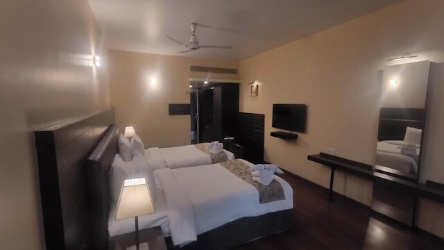 ザ ウッドローズ