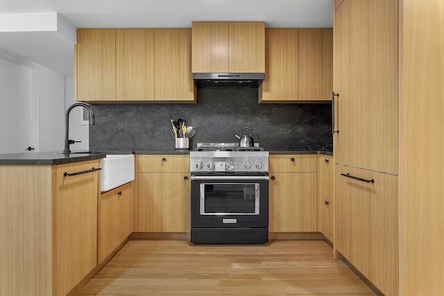 デグロー プレイス バイ ローブ トラベル アパート ウィズ プライベートパティオ